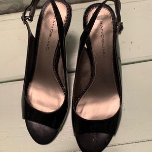 Bandolino black patent leather sling back pumps.